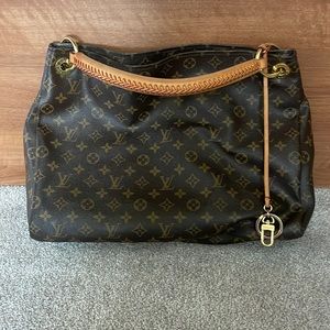 Louis Vuitton Artsy 💜